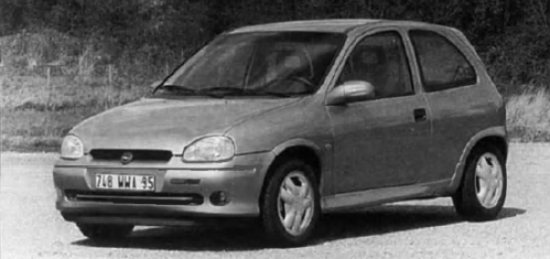 Opel Corsa. La corsa b, 3 portes offre des lignes particulieres modernes et elegantes, ici une csi