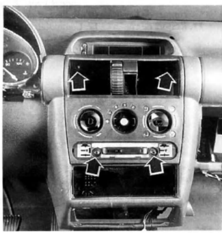 Opel Corsa. Vis de fixation de la facade de console centrale