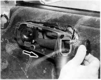 Dépose du connecteur. Tirer la poignée vers l' arrière et Dégagerle faisceau