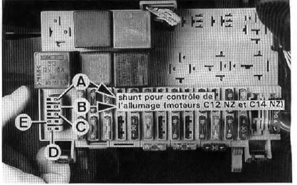 Identification Dès bornes du connecteur de diagnostic (sur platine à