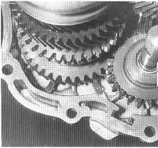 Mise en placé du circlip i d'arrêt du synchroniseur de 5e